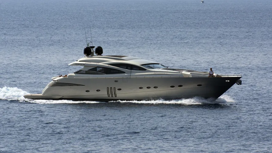 le-caprice-iii-motor-yacht-pershing-90-2009-27m-cruising