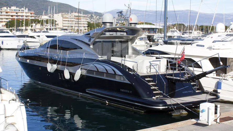 something about meri scratch motoryacht overmarine mangusta 92 open 2004 28m half stern