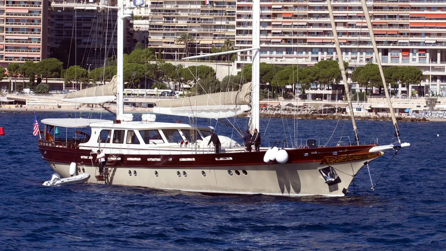 zelda-sailing-yacht-su-marine-2010-40m-profile