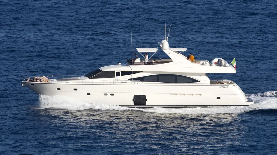chi-5-motor-yacht-ferretti-2007-25m-cruising