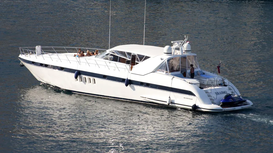 erasmo-motor-yacht-overmarine-2004-24m-cruising