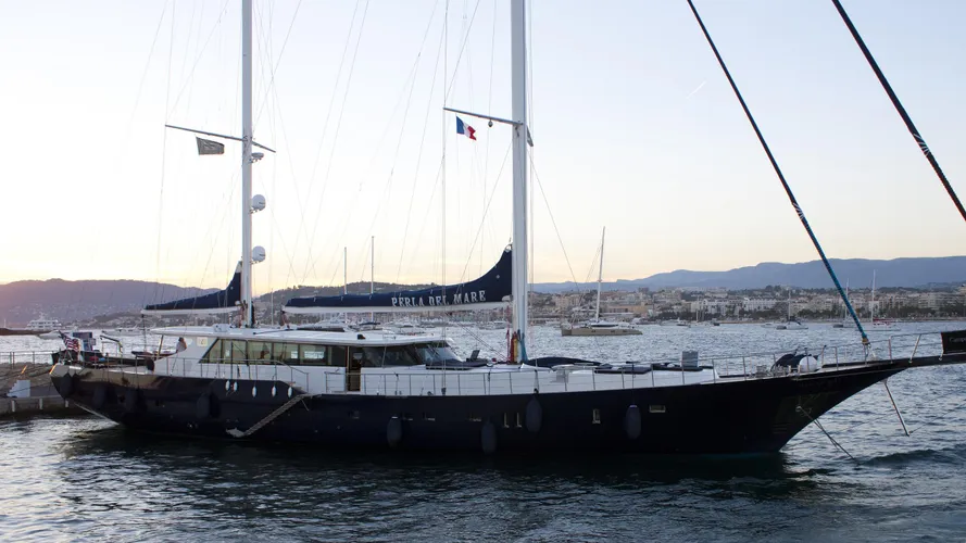 perla-del-mare-sailing-yacht-saba-2010-42m-profile