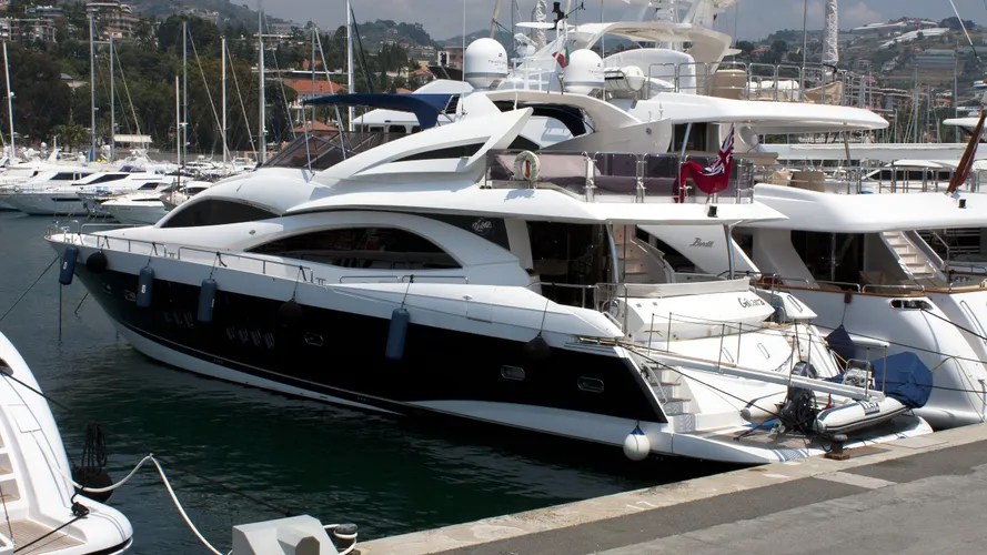 gilara-motor-yacht-sunseeker-90-2007-28m-half-profile