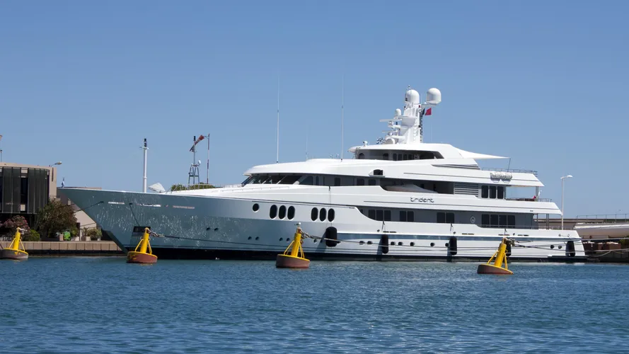 trident-motor-yacht-feadship-2009-65m-profile