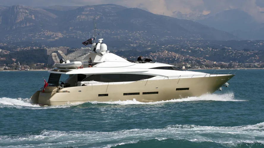 quasar-motor-yacht-peri-29-2009-29m-cruising