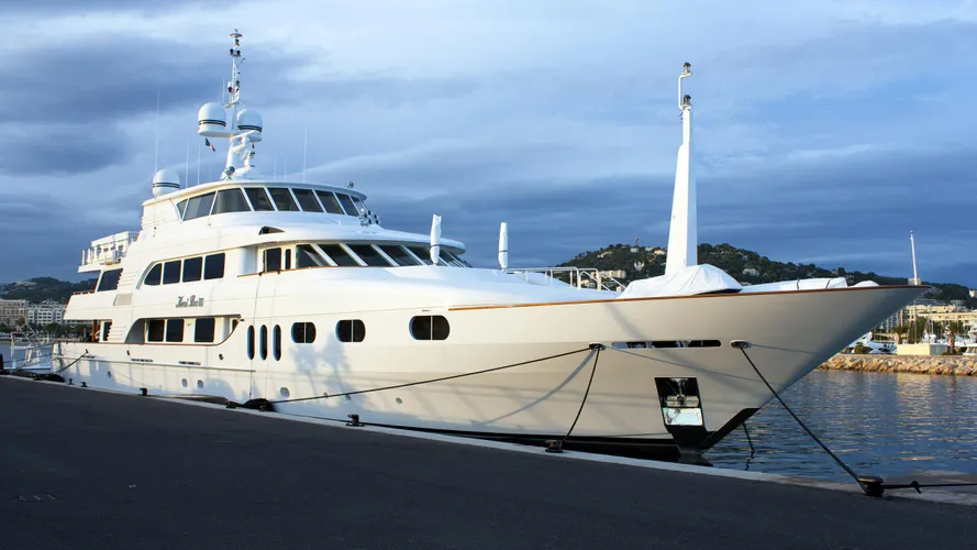 keri-lee-iii-motor-yacht-trinity-2001-54m-half-profile