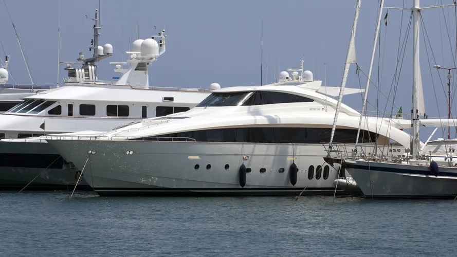 imagin-motor-yacht-permare-2009-36m-half-profile