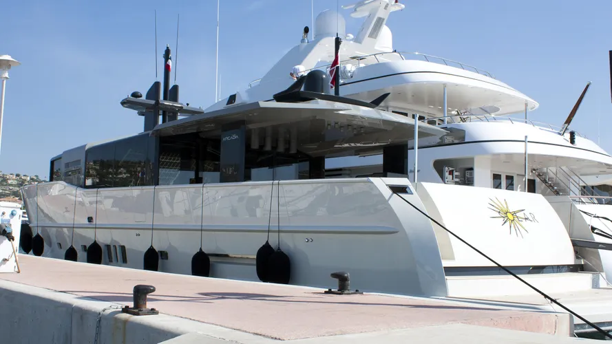 good-life-motor-yacht-arcadia-85-2010-26m-half-profile