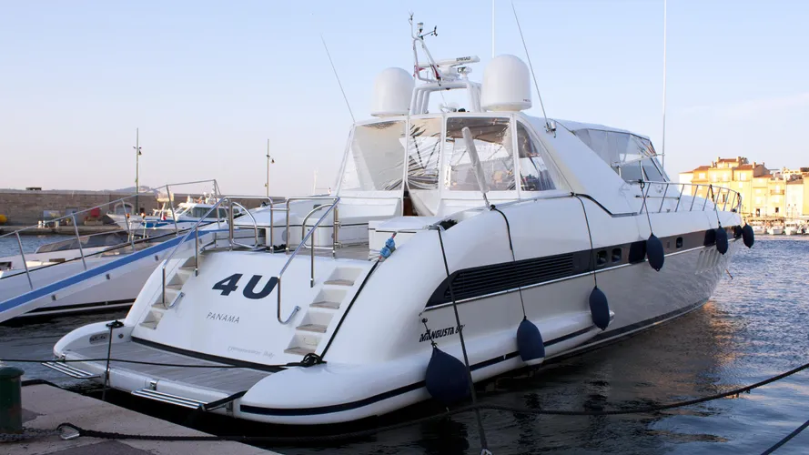 4-u-motor-yacht-ovdermarine-mangusta-80-open-2002-25m-half-profile