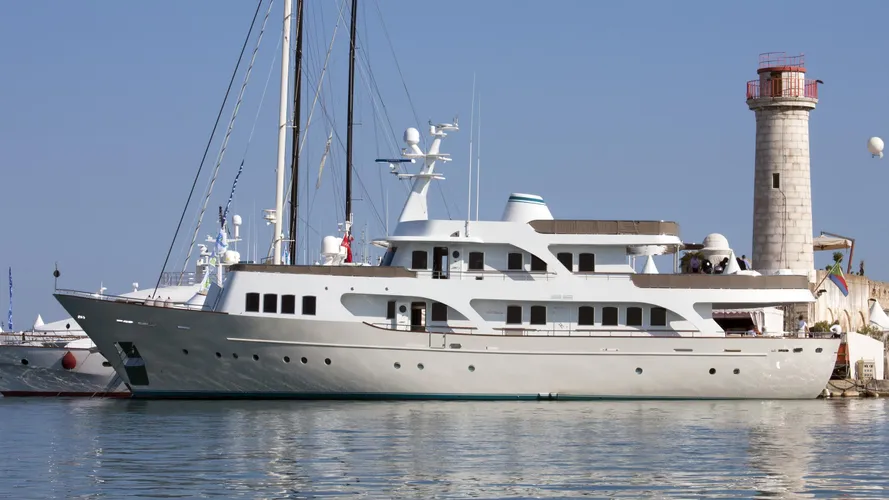 evergreen-v-motor-yacht-benetti-sd-110d-2008-34m-profile
