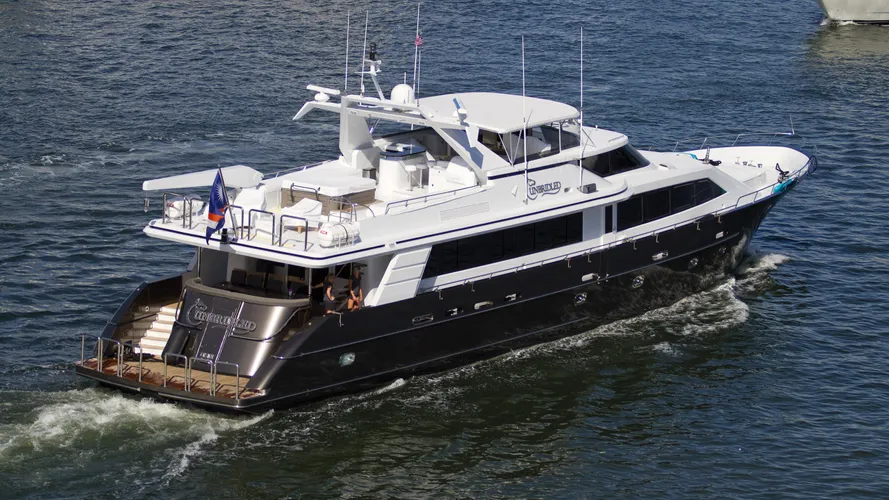 unbridled-motoryacht-crescent-116-1995-35m-stern-aerial