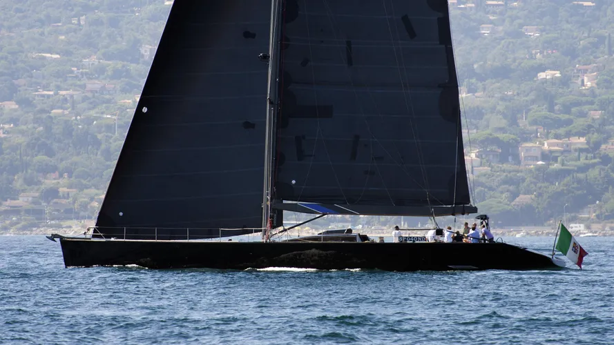 stealth-sailing-yacht-green-marine-28m-1996-running