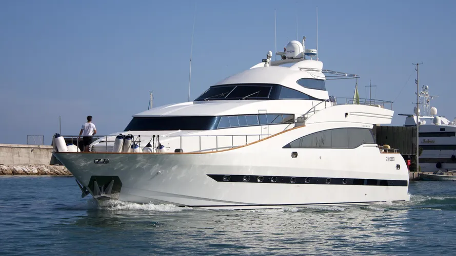 emerald-shore-motoryacht-permare-amer-88-1997-26m-bow-running