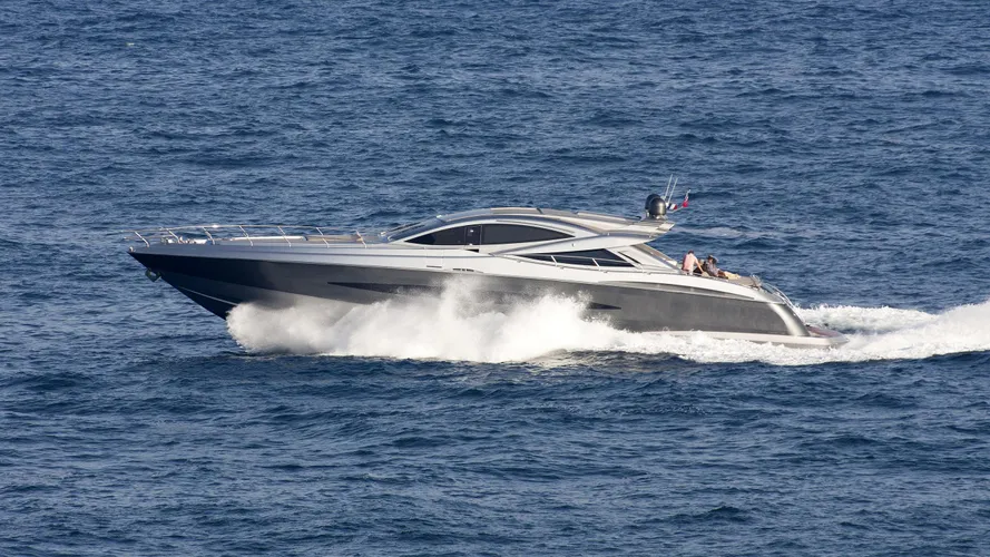j-and-li-motoryacht-canados-90-open-2008-27m-profile-running