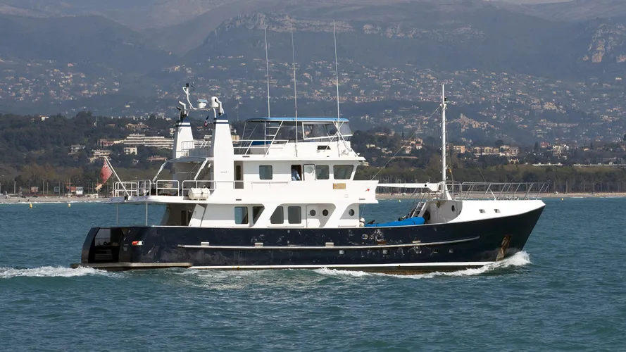 beleza-motoryacht-inace-explorer-80-1999-26m-profile-running