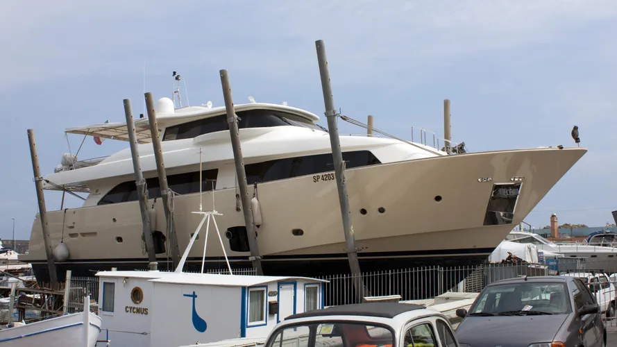 stradivaria-motoryacht-ferretti-custom-line-navetta-26-2008-26m-shipyard