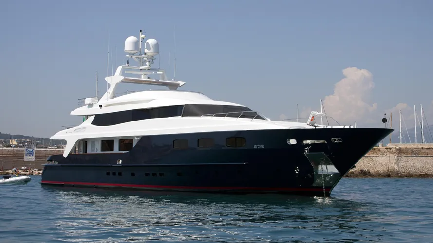 blue-scorpion-motoryacht-baglietto-2003-42m-bow-view