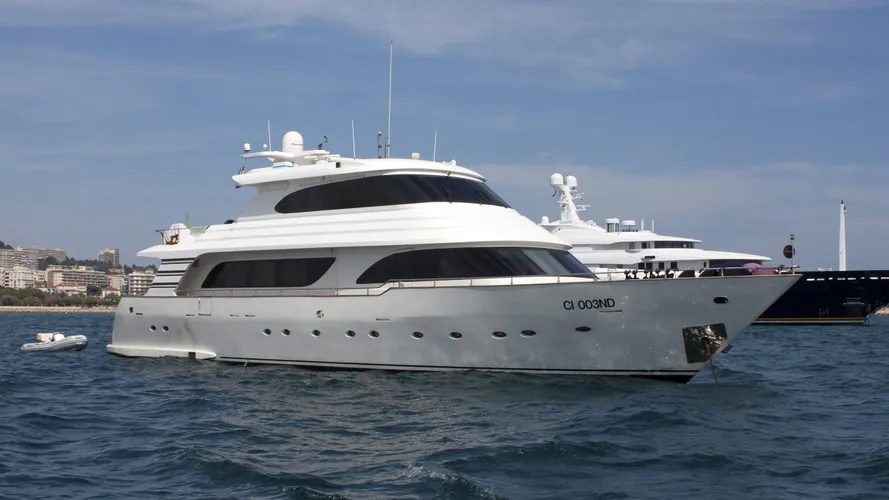 princess-anna-dukaj-motoryacht-sahin-celik-2002-27m-bow-view