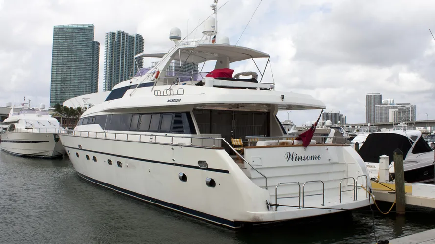 winsome-motoryacht-versilmarina-mangusta-86-1994-26m-stern-view