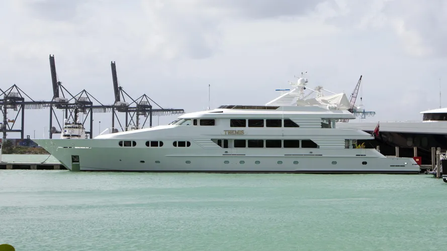 themis-motoryacht-trinity-yachts-1998-48m-profile