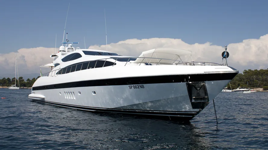 allure-motor-yacht-overmarine-mangusta-105-sport-2003-31m-half-profile