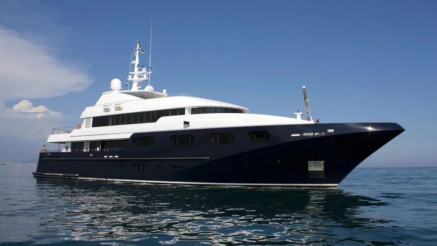 avangard-ii-motor-yacht-2008-50m-half-profile