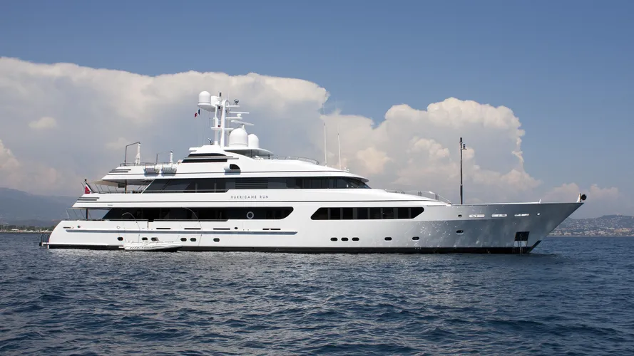 hurricane-run-motor-yacht-feadship-2009-53m-profile
