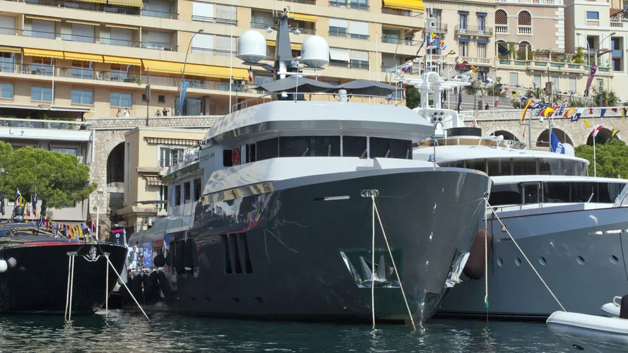 bonum-explorer-yacht-cobra-2008-38m-front-profile