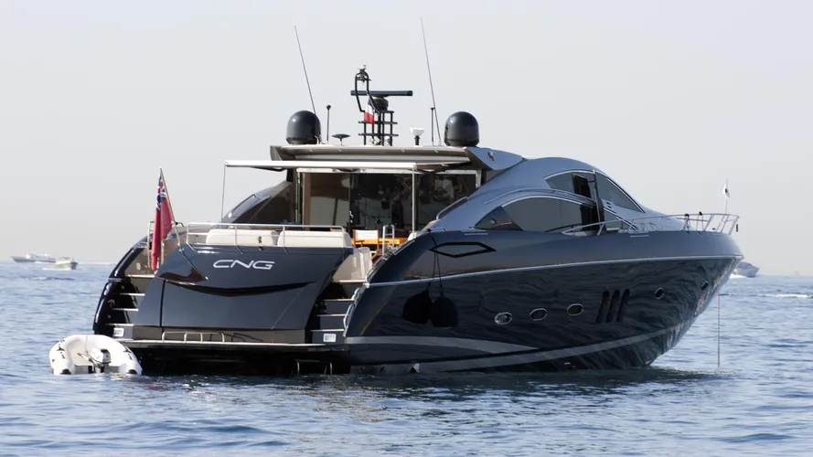 hooligan of cowes cng motoryacht sunseeker predator 82 2007 25m half stern