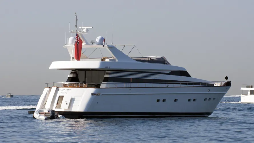 akhir-one-265-motor-yacht-cantieri-di-pisa-2007-26m-rear-profile