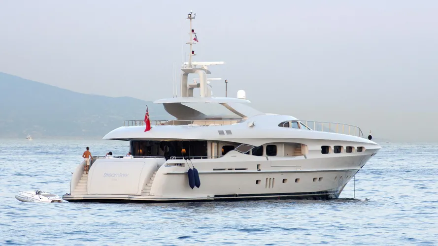 infinity-pacific-motor-yacht-mondomarine-2007-41m-half-profile
