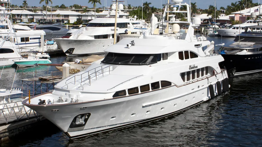 elaldrea-motor-yacht-Benetti-Classic-115-2002-35m-half-profile