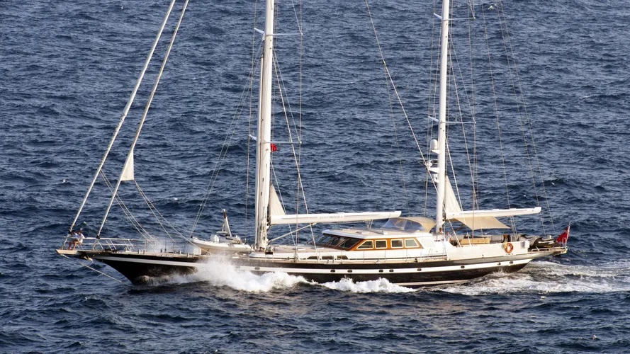 anna-christina-sailing-yacht-Jongert-40T-2000-42m-cruising