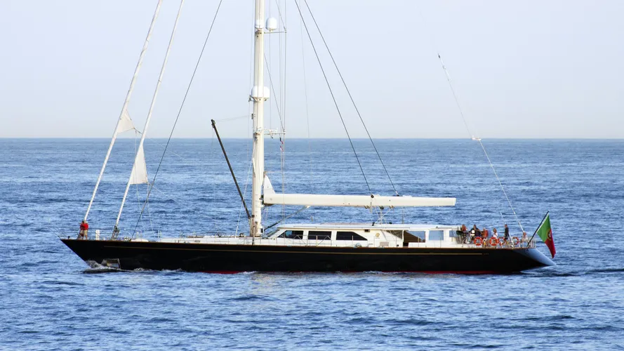 heritage-sailing-yacht-perini-navi-2006-45m-profile