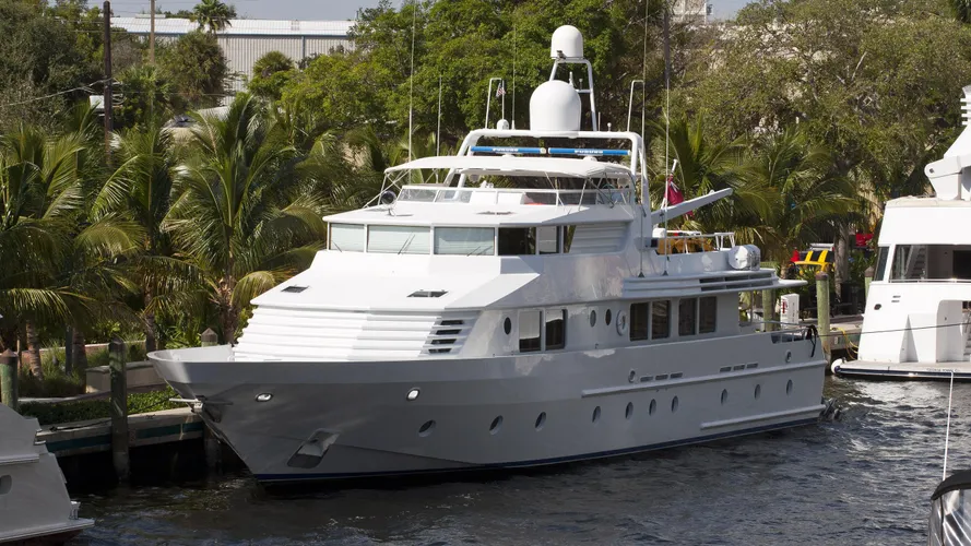 silent-wings-motor-yacht-derecktor-1991-31m-half-profile