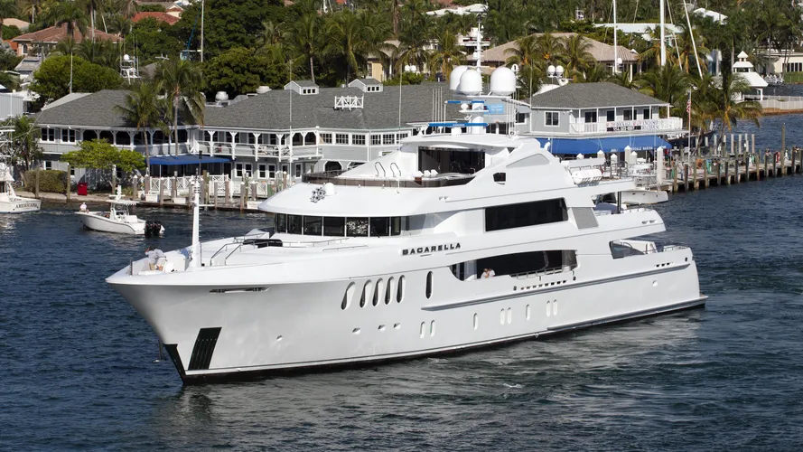 bacarella-motor-yacht-trinity-2009-60m-half-profile