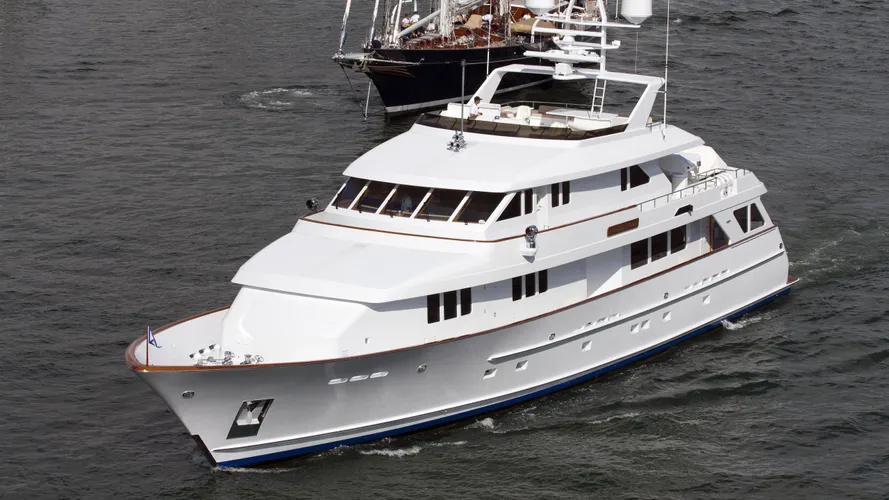 ar-de-motor-yacht-burger-boat-2002-37m-cruising