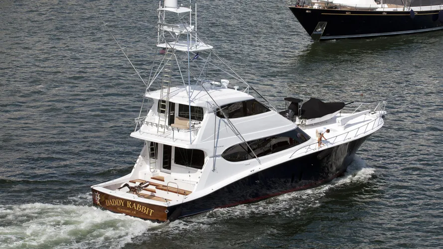 daddy-rabbit-motor-yacht-hatteras-2009-24m-cruising