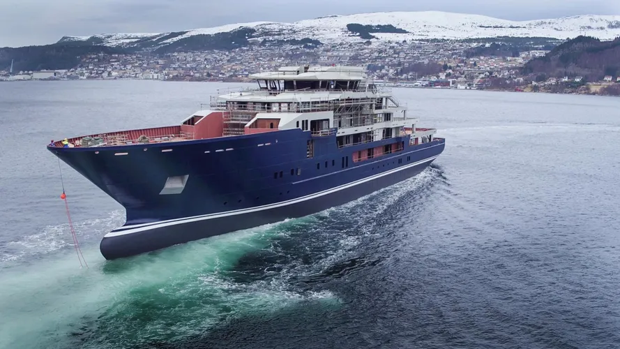 kleven-370-explorer-yacht-2016-116m-half-profile