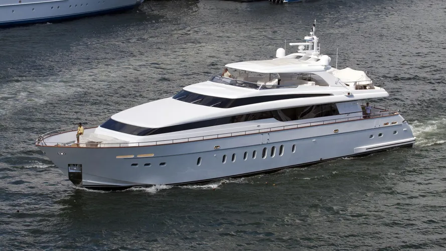 japimana-motor-yacht-sanlorenzo-108-2007-33m-half-profile