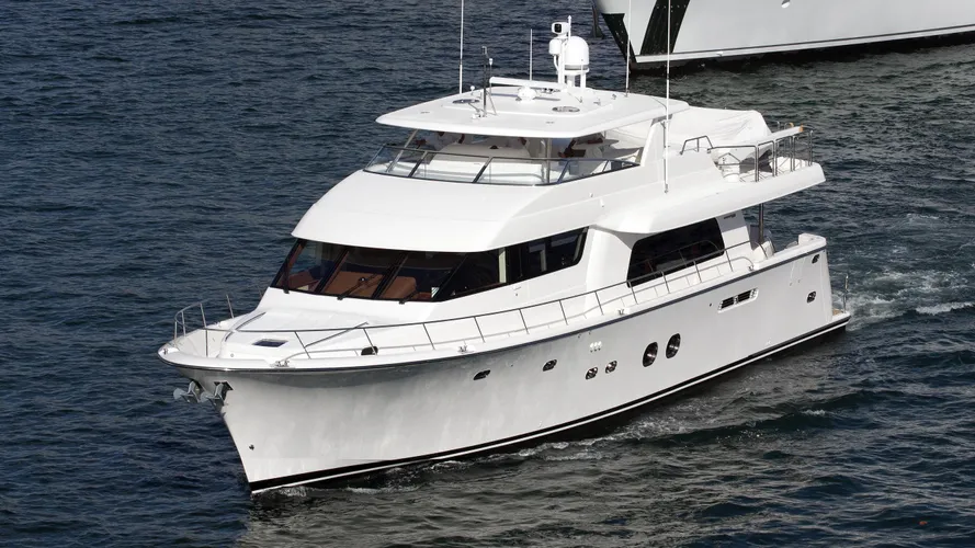 nota-bene-motor-yacht-pacific-mariner-85-2010-26m-half-profile