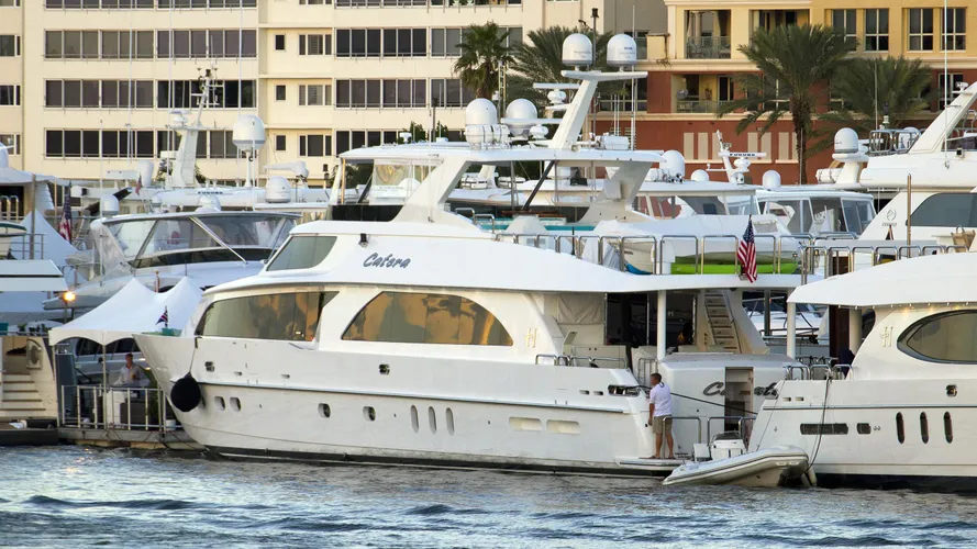 cynderella catera motoryacht hargrave 101 2010 30m half stern