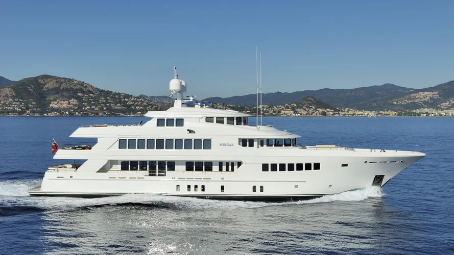 mirgab-vi-motoryacht-hakvoort-2010-49m-half-running
