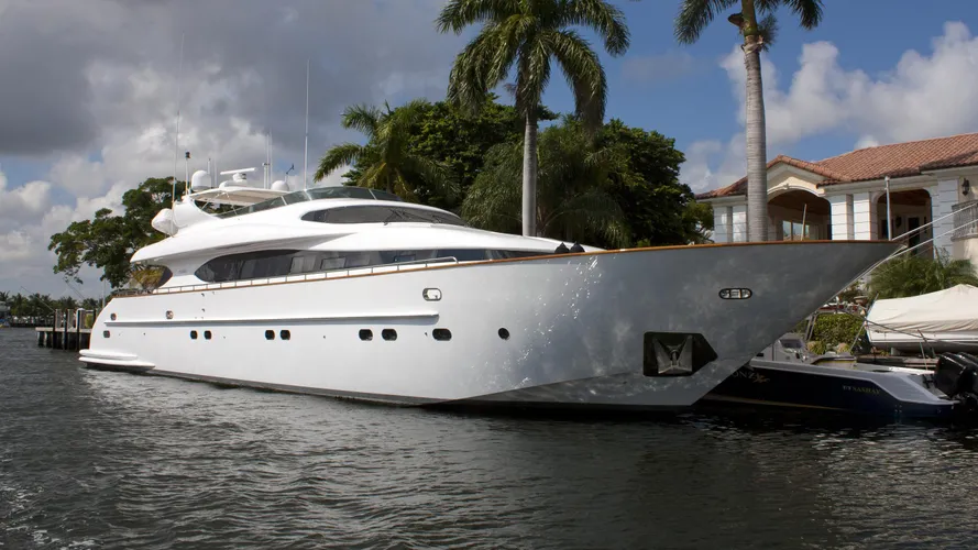 sashay-motor-yacht-maiora-31dp-1998-31m-front-profile