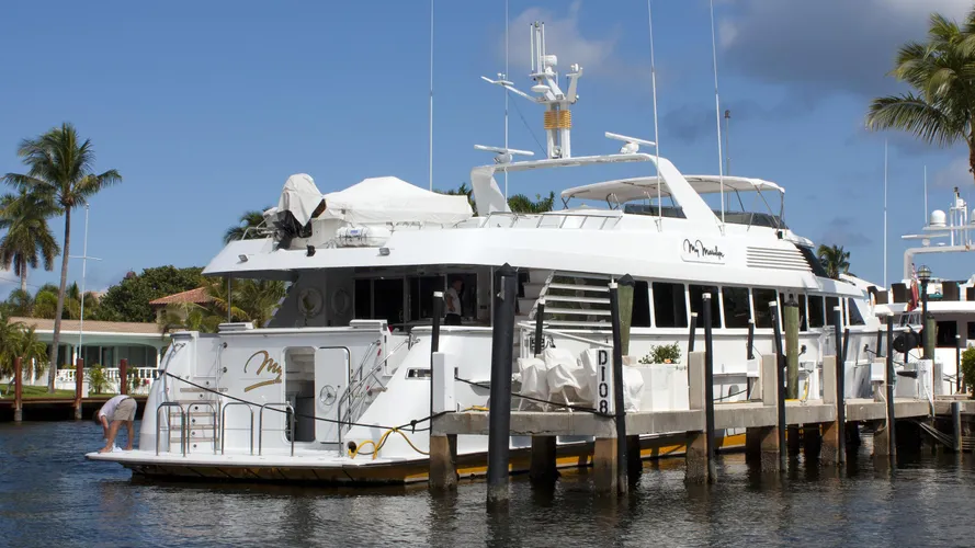my-marilyn-motor-yacht-hatteras-112-1994-35m-berth