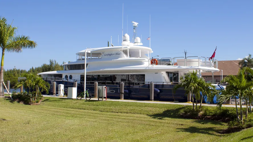 lexington-blue-motor-yacht-johnson-105-2009-32m-profile