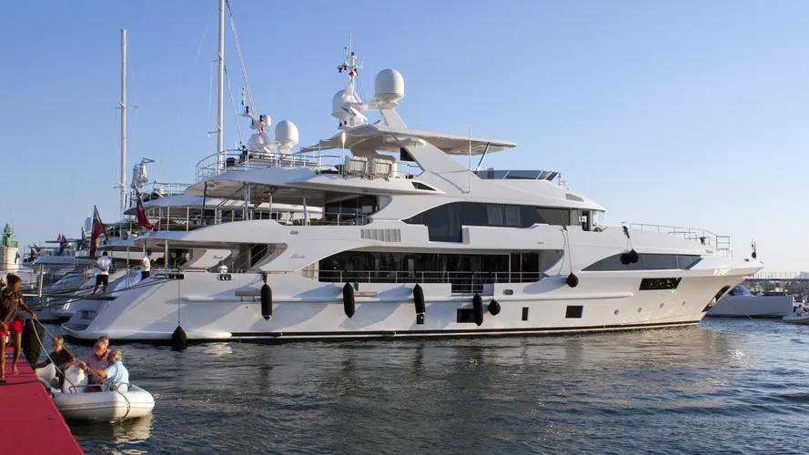 mingfa-motor-yacht-benetti-2014-40m-profile