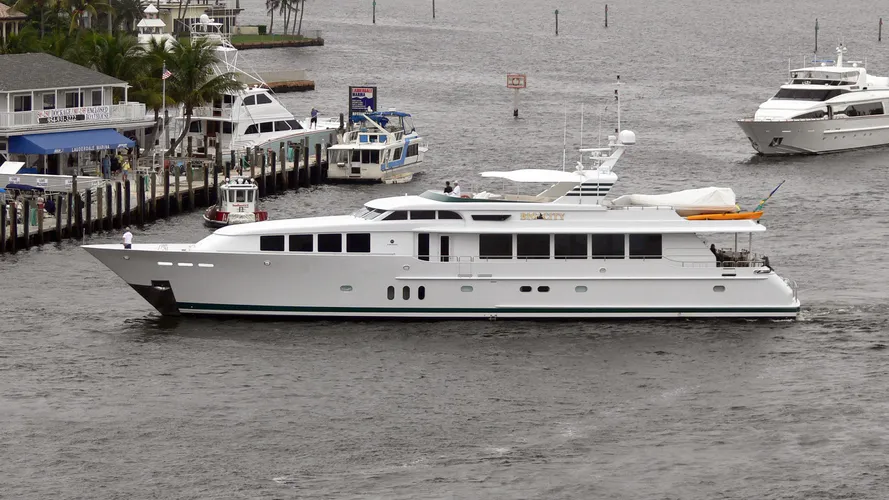 i-sea-motor-yacht-palmer-johnson-corniche-121-2000-37m-profile-before-refit