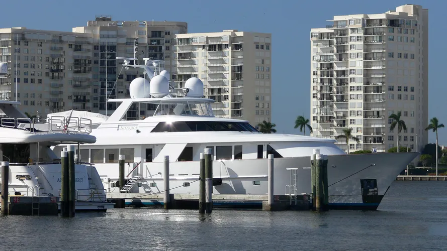 intrepid-motor-yacht-delta-110-1994-34m-berth