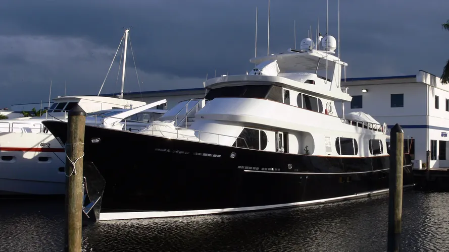 bravo-motor-yacht-stephens-1974-30m-front-profile